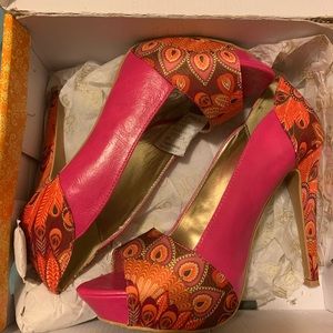 Colorful peep toe pumps. Cute and comfortable